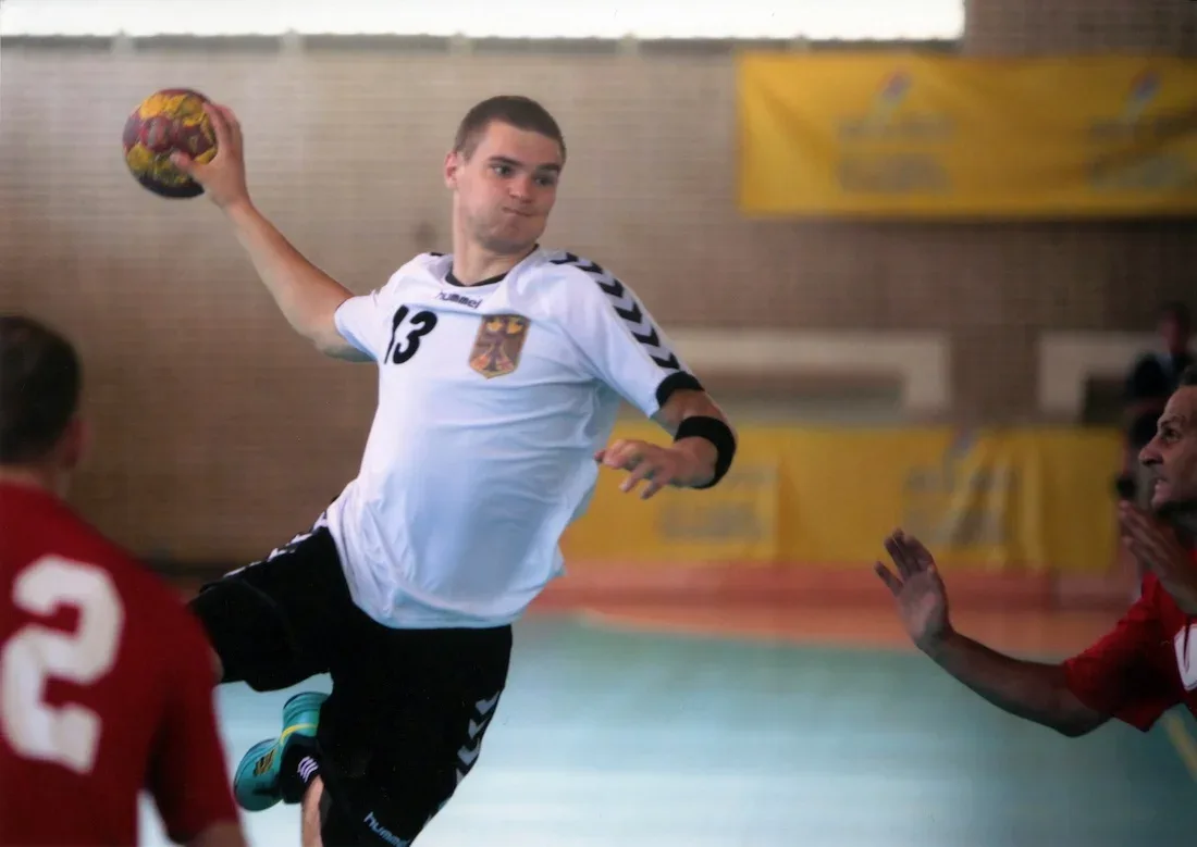 Nils Enders-Brenner competing for the German deaf national handball team